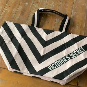 NEW VS Weekender bag